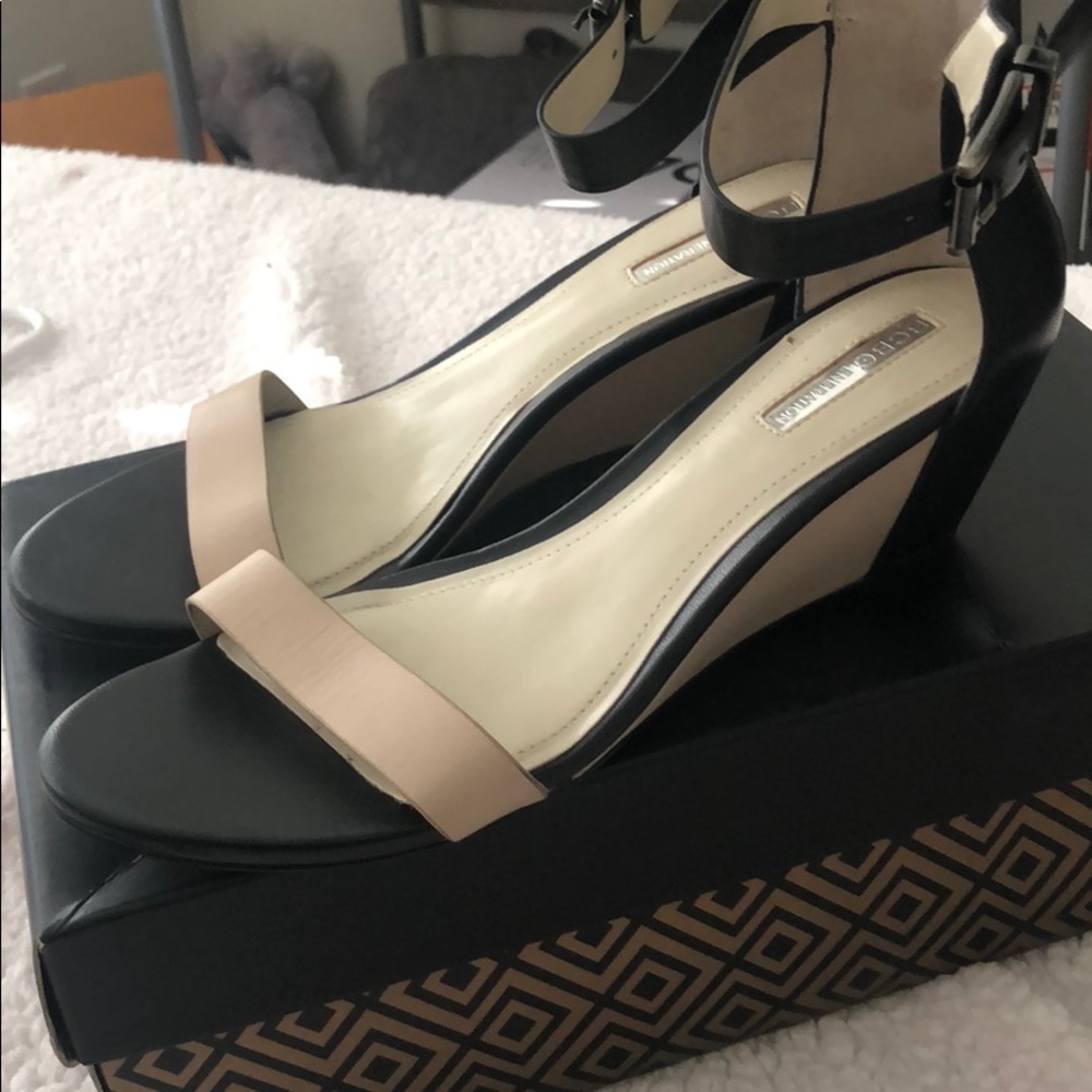 BCBG small wedge cream and black shoes